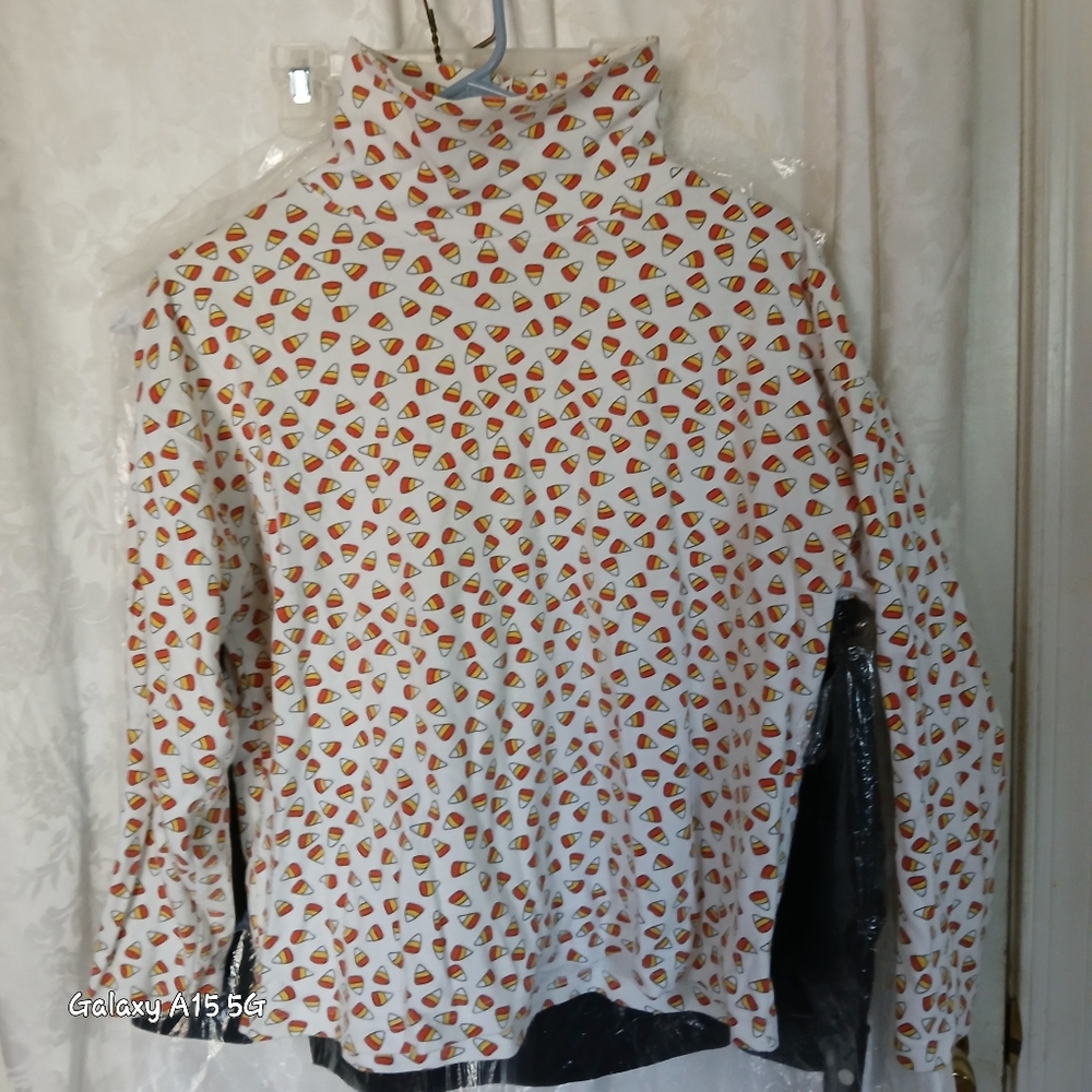 🍬🌽 Candy Corn Turtleneck 🍬🌽 - Picture 2 of 7